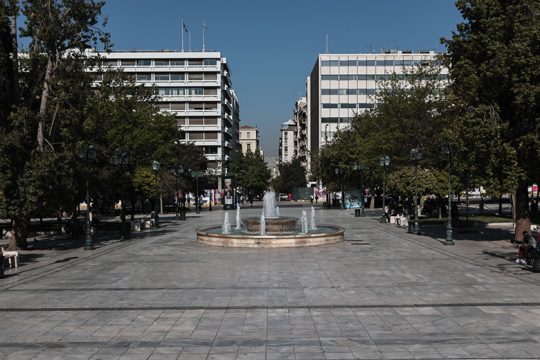 Σιντριβάνια και στην κάτω πλατεία Συντάγματος