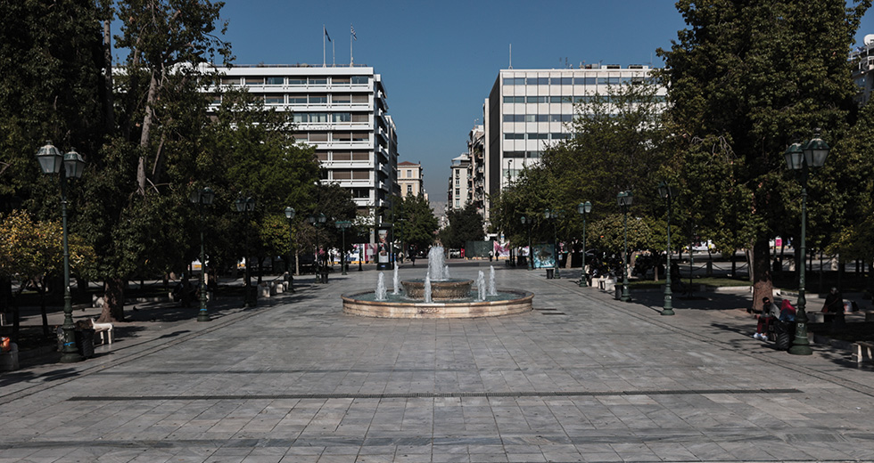 Σιντριβάνια και στην κάτω πλατεία Συντάγματος