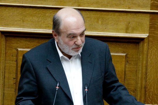 Ερώτηση στη Βουλή για τα ειδοποιητήρια διακοπής ρεύματος σε σχολεία του Πειραιά