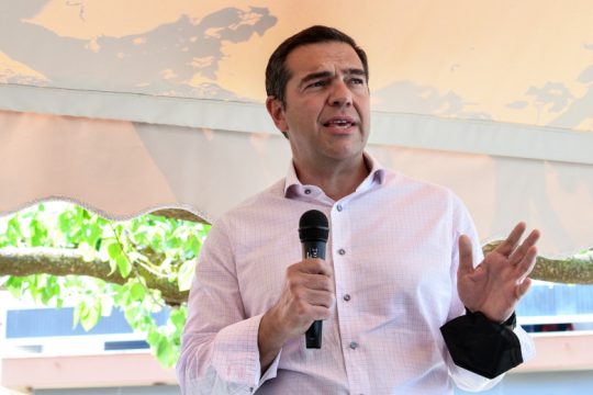 Τσίπρας για νέα μέτρα: Ομολογία και πολιτική απάτη