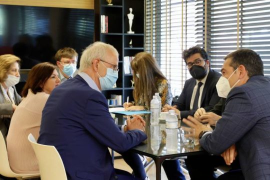 H προάσπιση του διεθνούς δικαίου στη συνάντηση Τσίπρα – Κοξ