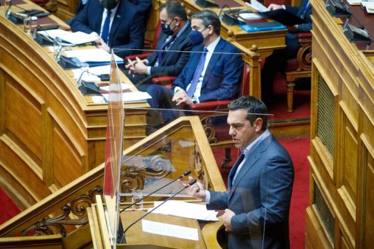 Ο Τσίπρας φέρνει τον Μητσοτάκη στη Βουλή να απαντήσει για τα golden boys της ΔΕΗ
