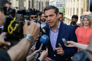 «Πολιτική απάτη» οι εξαγγελίες Μητσοτάκη