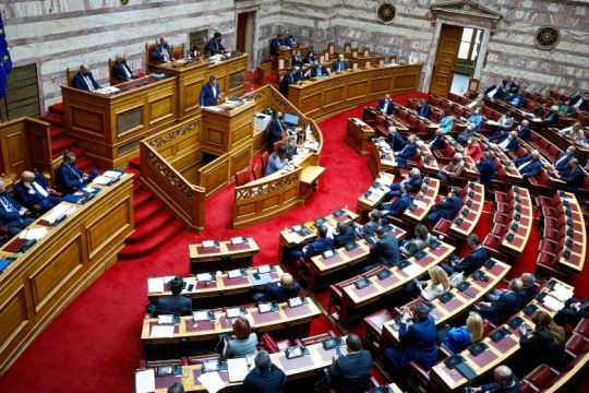 Κυρώθηκε παρά τις αντιδράσεις η συμφωνία για τις βάσεις