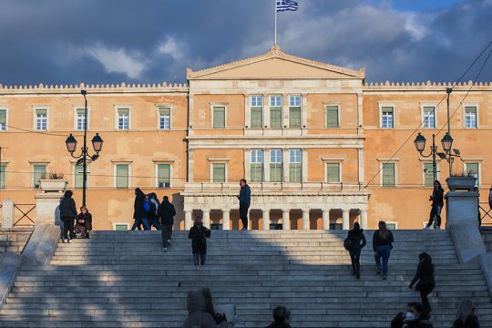 Kλήση του επικεφαλής της ΑΑΔΕ για το λαθρεμπόριο