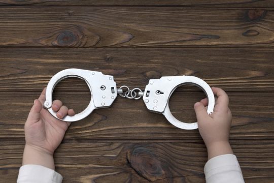 Προθεσμία για να απολογηθούν έλαβαν οι συλληφθέντες για το κύκλωμα τράφικινγκ