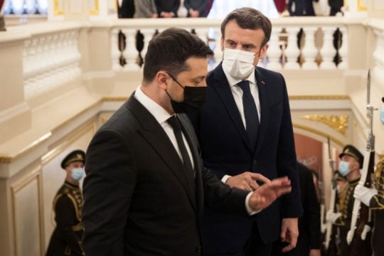 Ζελένσκι «καρφώνει» Μακρόν: Μου ζήτησε παραχώρηση εδαφών στη Ρωσία