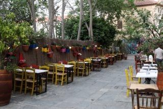 Eπέκταση της κλαδικής σύμβασης σε όλες τις επιχειρήσεις επισιτισμού-τουρισμού