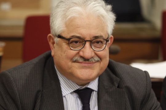 Βολές από Τζαβάρα για τα ειδικά δικαστήρια