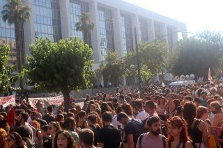 Μεγάλη αντιφασιστική συγκέντρωση έξω από το Εφετείο
