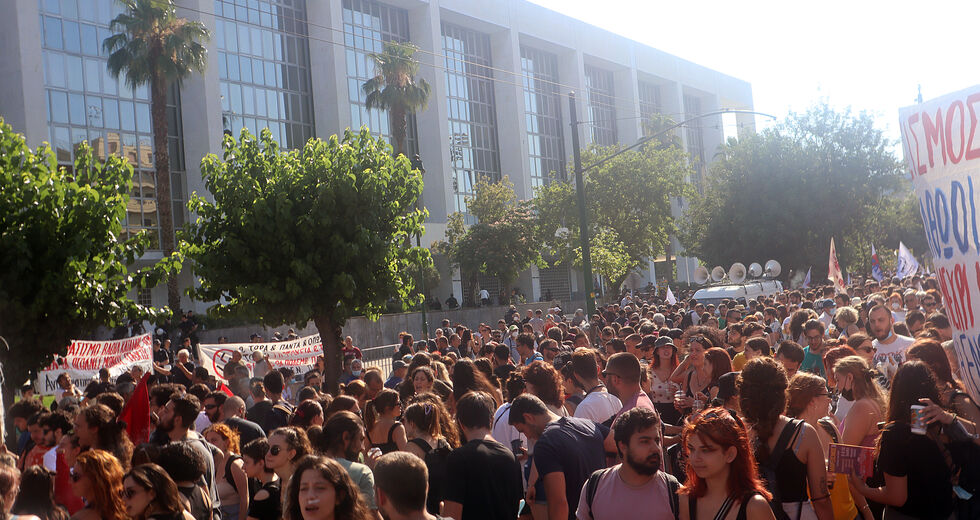 Μεγάλη αντιφασιστική συγκέντρωση έξω από το Εφετείο