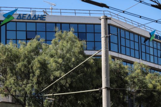Συνωστισμός… μνηστήρων για τους «έξυπνους» μετρητές κατανάλωσης ρεύματος