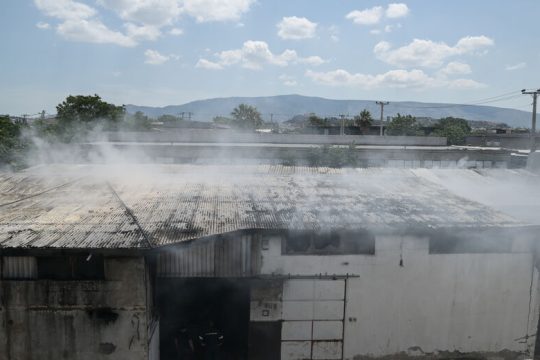Φωτιά στη δομή του Ελαιώνα