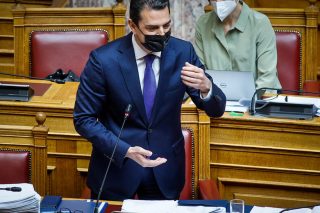 Οι απολύσεις φέρνουν κύμα διαμαρτυριών