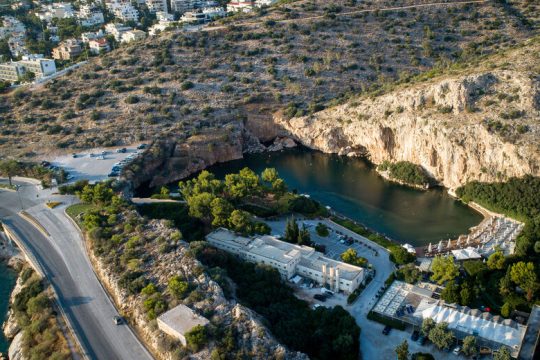 Χωρίς τις αισθήσεις του ανασύρθηκε άνθρωπος στη Βουλιαγμένη