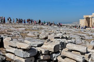 Ακόμα και τα αυτονόητα εξασφαλίζονται με χορηγίες