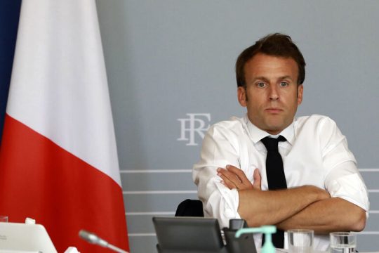 Μελανσόν όπως Λεπέν για τον Μακρόν