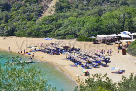 Νησιά… στη σκιά των διάσημων