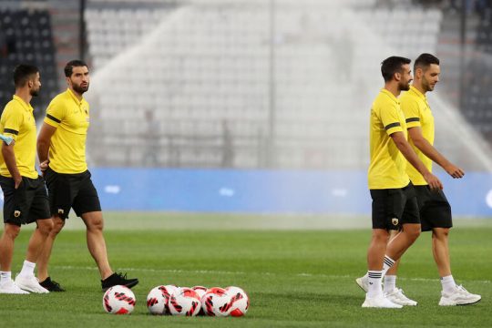 «Καίνε» οι αποχωρήσεις