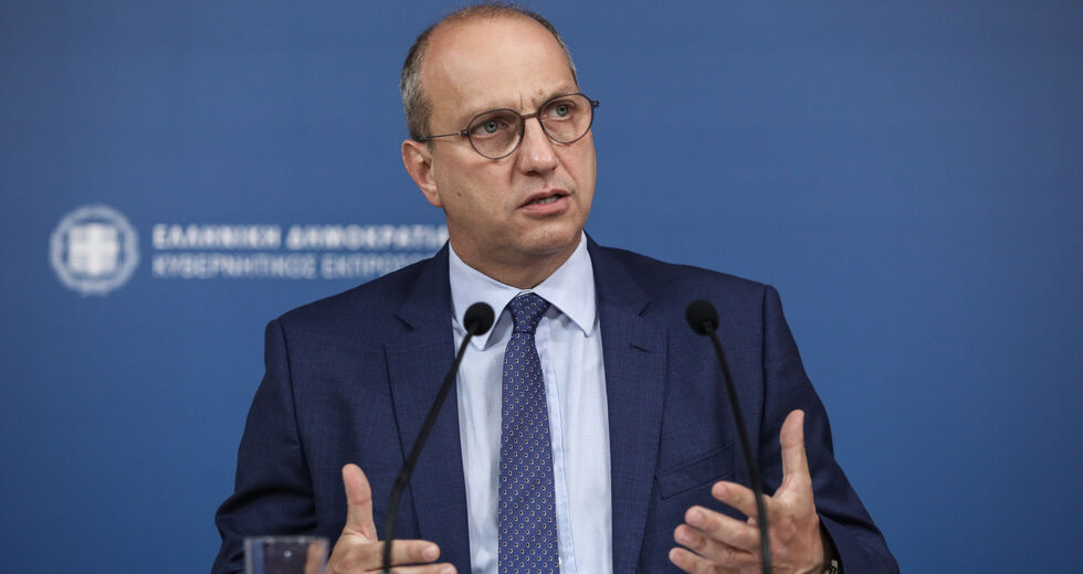 «Άλλα λόγια ν’ αγαπιόμαστε» από Οικονόμου για τη διαφοροποίηση Καραμανλή