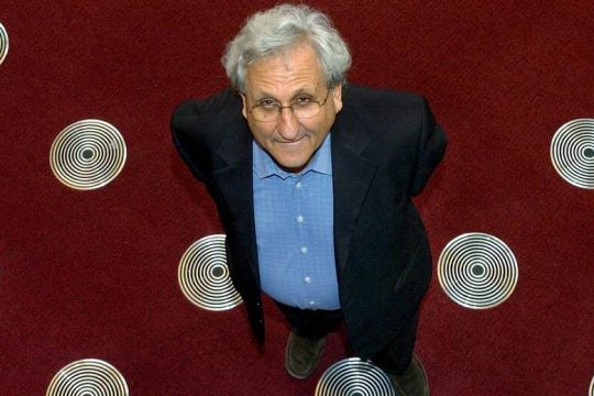 Οξυδερκής λογοτέχνης, οξύς ακτιβιστής