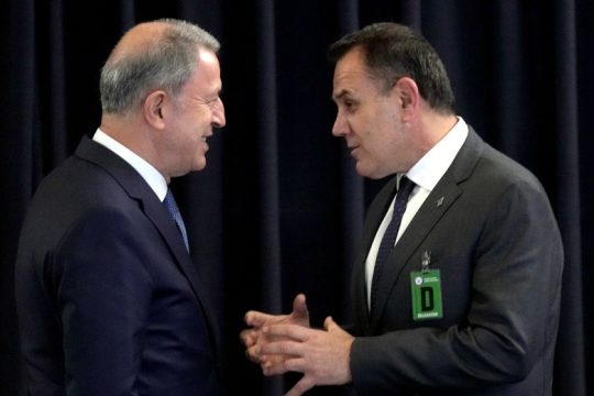 Σύντομη συνάντηση Παναγιωτόπουλου-Ακάρ στις Βρυξέλλες