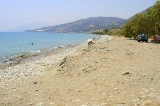 Δεκάδες εκκλησιαστικές εικόνες σε παραλία του Ευβοϊκού