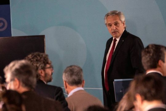 Αργεντινή: Απάντηση στην ακρίβεια με ειδικό τέλος στους «κερδισμένους» του πολέμου