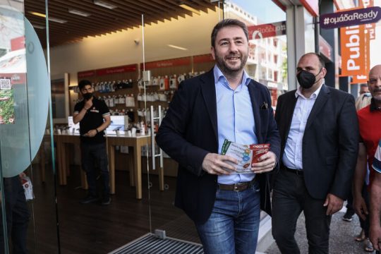 Με το βλέμμα σε κάλπες, ακρίβεια και Ερντογάν
