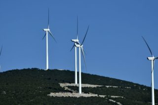 ΑΠΕμπολούνται τα δικαιώματα των μικρών προς όφελος των μεγάλων