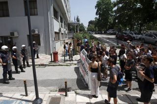 Προκλητικά face controls της αστυνομίας στο ΑΠΘ