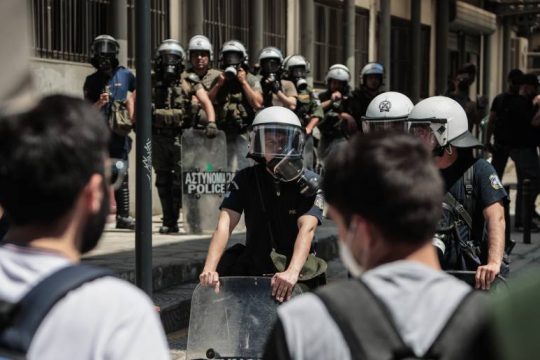Νέος γύρος έντασης στο ΑΠΘ με δακρυγόνα και κρότου – λάμψης