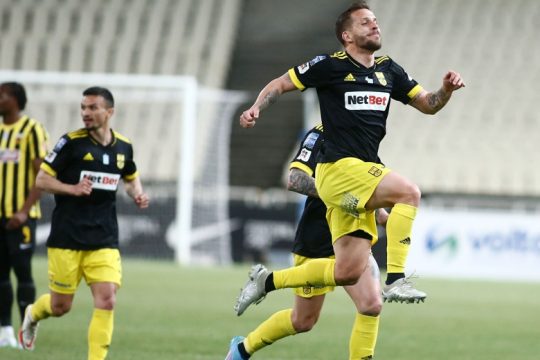 Ψάχνει αντίβαρα για το κύμα φυγής
