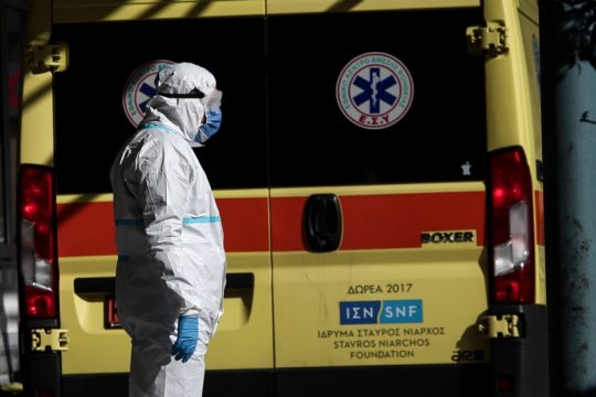 Κοντά στις 10.000 ξανά τα ημερήσια κρούσματα κορονοϊού