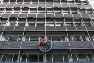 Αγορά ιδίων μετοχών για να στηριχτεί η τιμή της ΔΕΗ
