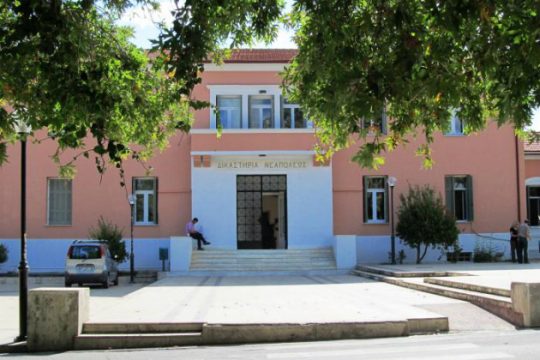 Προσωρινά κρατούμενος ο προπονητής που φέρεται να ασέλγησε σε μαθητές του