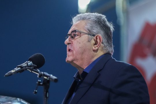 Δ. Κουτσούμπας: «Στην Ανάφη τιμούμε τους συντρόφους που στάθηκαν βράχοι αντοχής και αυτοθυσίας»