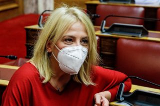 Εχει δίκιο η Ρένα Δούρου με τη δημοσιογραφία για τα μπάζα