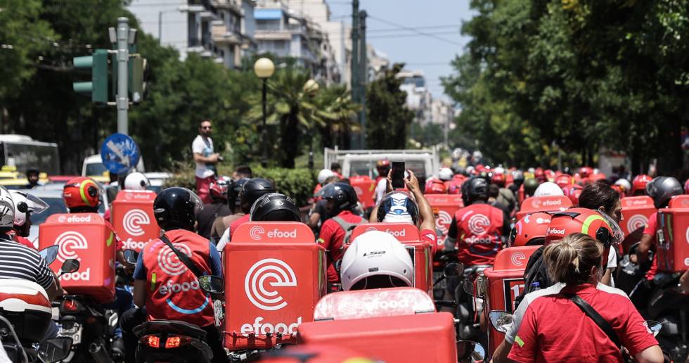 Με 24ωρη απεργία κλιμακώνουν τον αγώνα τους οι εργαζόμενοι στην efood