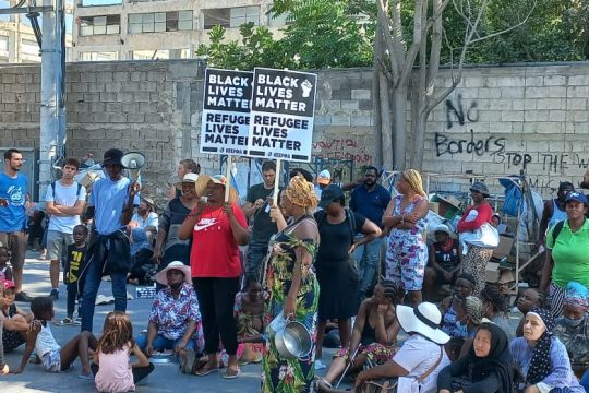 Στοπ στη μετακίνηση προσφύγων από τον Ελαιώνα
