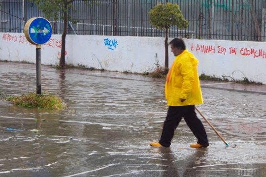 «Κίτρινη κάρτα» προς την κυβέρνηση για κλιματική αλλαγή, αλλά και για οικονομία