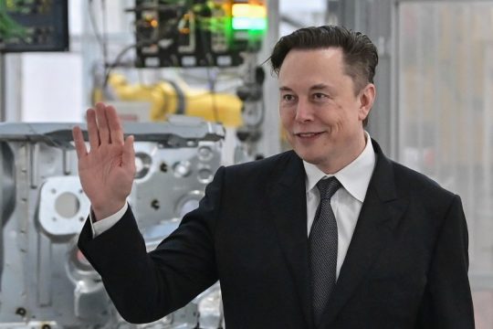 Μείωση προσωπικού 10% ετοιμάζει ο Μασκ στην Tesla
