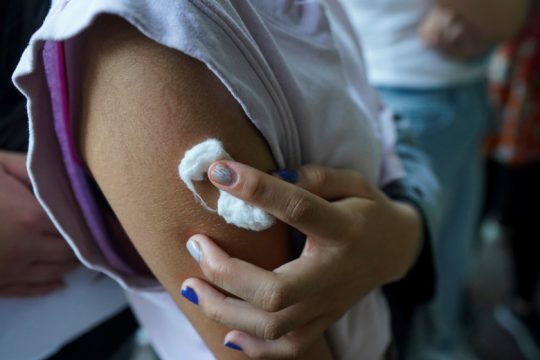 Covid-19: Η πρώτη άμεση σύγκριση στα αποτελέσματα τεσσάρων εμβολίων