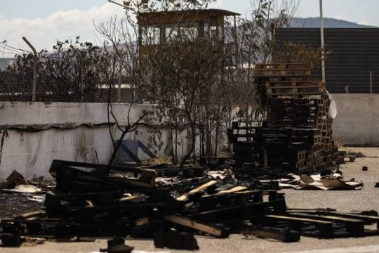 Υπό έλεγχο η πυρκαγιά στο εργοστάσιο με πλαστικά στον Ασπρόπυργο