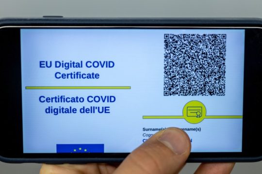 Παρατείνεται για 1 χρόνο το πιστοποιητικό COVID στην Ε.Ε.