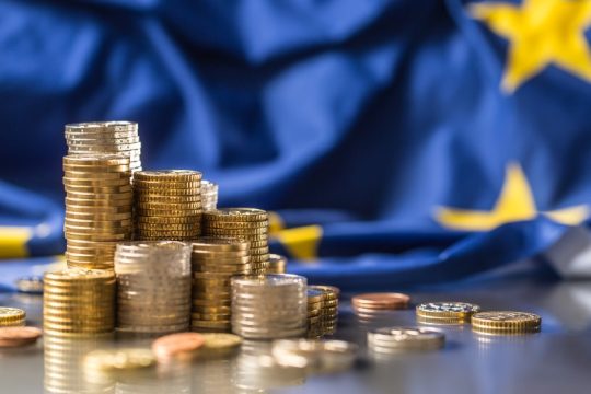 Δαπάνες με… φειδώ στις υπερχρεωμένες χώρες το 2023