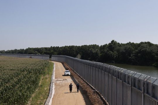 SOS για 28 πρόσφυγες σε νησίδα του Εβρου