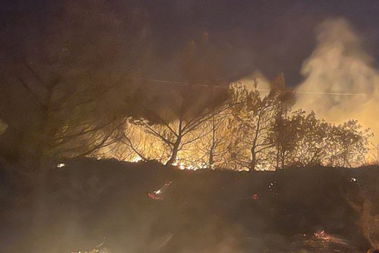 Υπό έλεγχο η πυρκαγιά που ξέσπασε στην Κέρη Μαλεβιζίου
