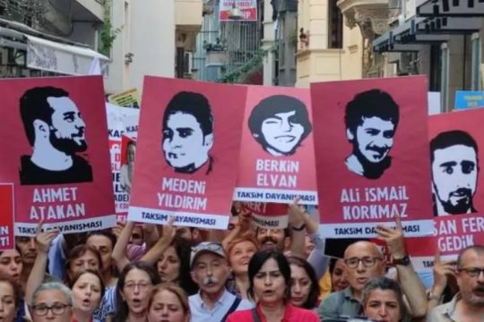 Αθρόες συλλήψεις και χημικά στην Ταξίμ για την επέτειο της εξέγερσης