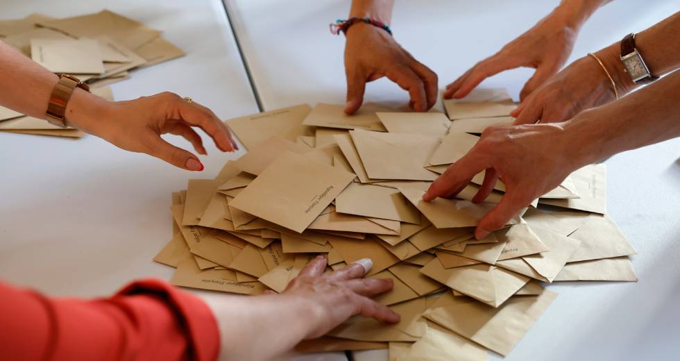 Η επόμενη ημέρα μετά το «ράπισμα» στην κάλπη της πολιτικής Μακρόν